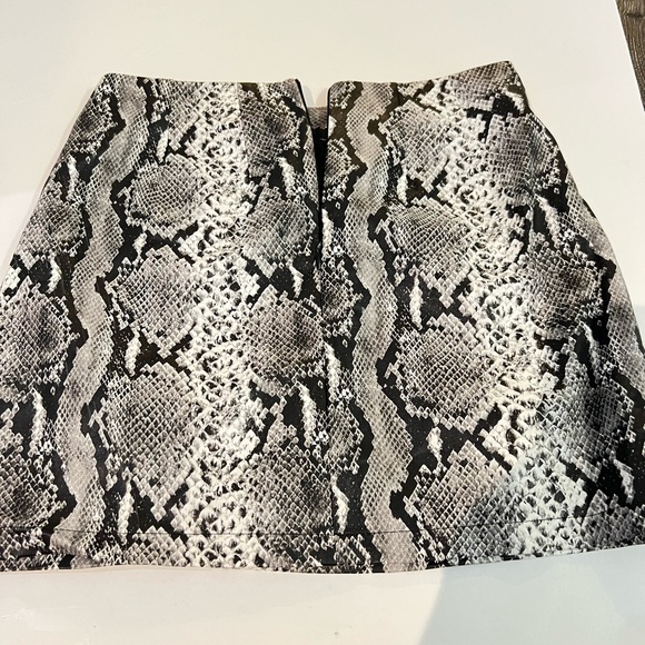 Like new vegan leather cobra print lined skirt - Picture 1 of 6
